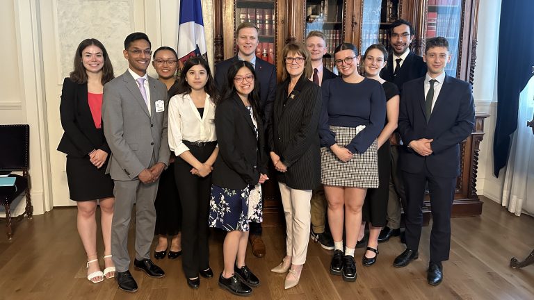 20240522 rencontre avec les stagiaires du programme de stages parlementaires 16 9